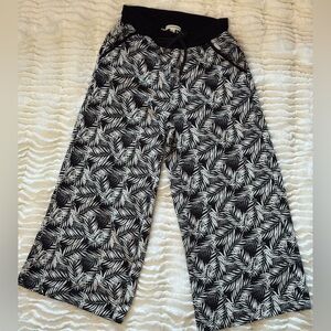 Max Studio Women’s Flowing Crepe Cropped Wide Leg Pants 2 Side Pockets Size M